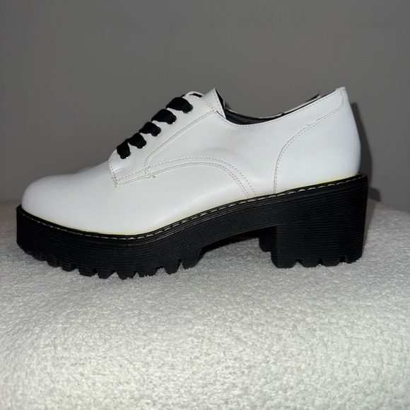 Madden Girl Shoes - Madden Girl Halsee White and Black Platform Oxfords. Size 11M NWOT